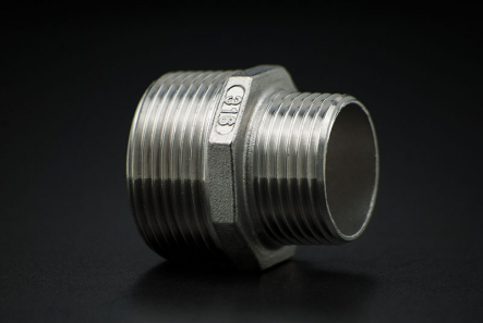 Stainless Steel Reduce Nipple - 3/4 x 3/8 Inch / Male Thread x Male Thread